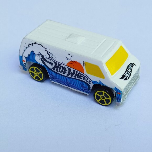 Hot Wheels Mini Maker White Van - Picture 3 of 6